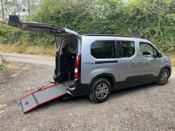 Peugeot Rifter 1.5 BlueHDi 100 Allure 5dr WHEELCHAIR ACCESSIBLE VEHICLE 5 SEATS Peugeot Rifter 1.5 BlueHDi 100 Allure 5dr WHEELCHAIR ACCESSIBLE VEHICLE 5 SEATS