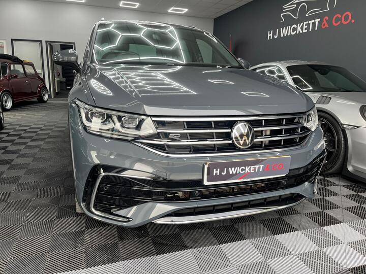Volkswagen Tiguan 1.5 TSI R-Line DSG Euro 6 (s/s) 5dr Volkswagen Tiguan 1.5 TSI R-Line DSG Euro 6 (s/s) 5dr