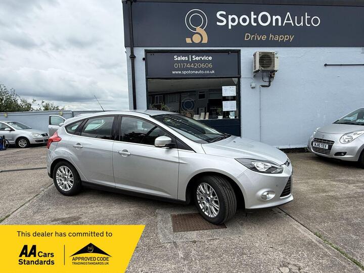 Ford FOCUS 1.6 Titanium Euro 5 5dr