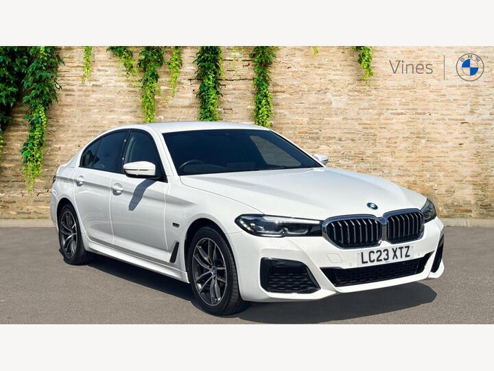 BMW 5 Series 2.0 530e 12kWh M Sport Steptronic Euro 6 (s/s) 4dr BMW 5 Series 2.0 530e 12kWh M Sport Steptronic Euro 6 (s/s) 4dr