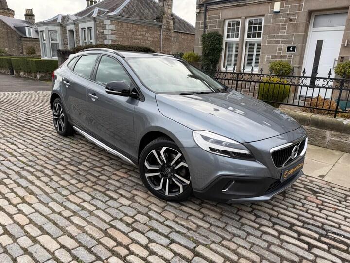 Volvo V40 CROSS COUNTRY 1.5 T3 GPF Pro Auto Euro 6 (s/s) 5dr Volvo V40 CROSS COUNTRY 1.5 T3 GPF Pro Auto Euro 6 (s/s) 5dr