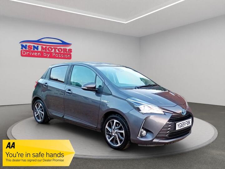 Toyota YARIS 1.5 VVT-h Y20 Bi-tone E-CVT Euro 6 (s/s) 5dr