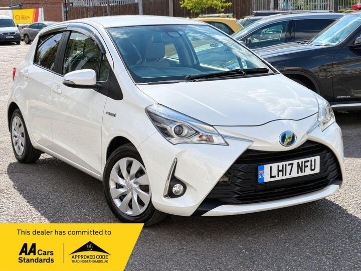 Toyota Yaris 1.5 VVT-h Design E-CVT Euro 6 (s/s) 5dr
