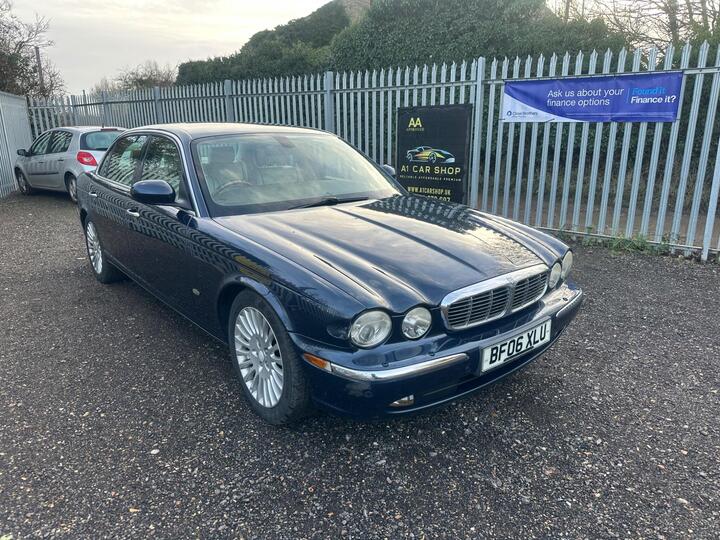 Jaguar XJ 4.2 XJ8 Sovereign LWB Saloon 4dr