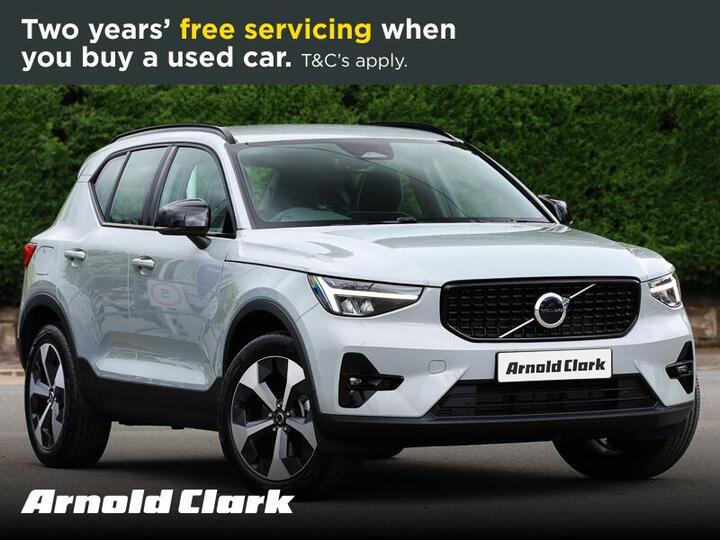 Volvo XC40 2.0 B3 MHEV Plus Dark DCT Auto Euro 6 (s/s) 5dr