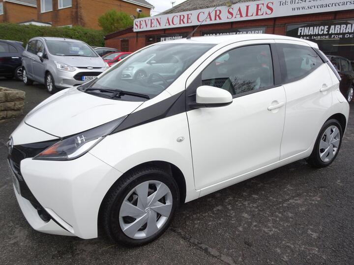 Toyota AYGO 1.0 VVT-i X-play Euro 6 5dr