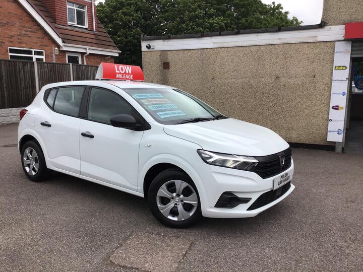 Dacia Sandero 1.0 TCe Essential Euro 6 (s/s) 5dr Dacia Sandero 1.0 TCe Essential Euro 6 (s/s) 5dr