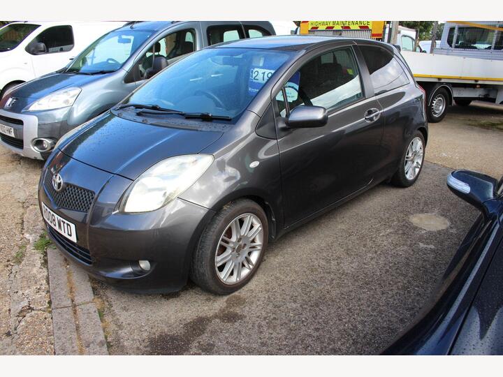 Toyota Yaris 1.3 VVT-i SR 3dr Toyota Yaris 1.3 VVT-i SR 3dr