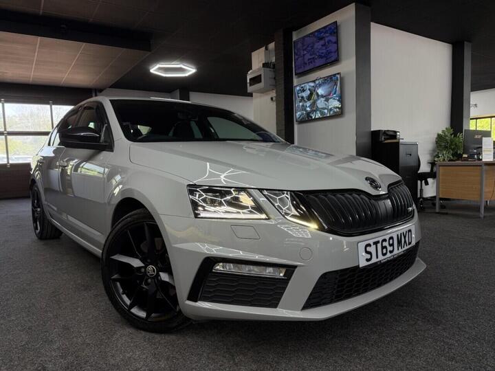 Skoda OCTAVIA 2.0 TDI VRS DSG 4WD Euro 6 (s/s) 5dr Skoda OCTAVIA 2.0 TDI VRS DSG 4WD Euro 6 (s/s) 5dr