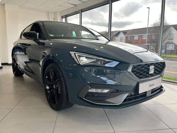 SEAT Leon 1.5 ETSI MHEV FR Black Edition DSG Euro 6 (s/s) 5dr