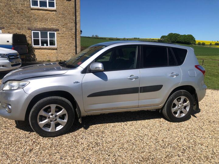Toyota RAV4 2.2 D-CAT XT-R Auto 4WD Euro 5 5dr