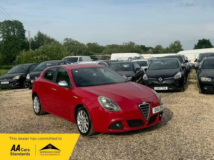 Alfa Romeo Giulietta 1.6 JTDM-2 Veloce Euro 5 (s/s) 5dr Alfa Romeo Giulietta 1.6 JTDM-2 Veloce Euro 5 (s/s) 5dr