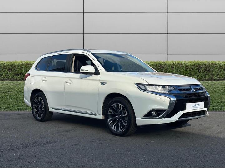Mitsubishi Outlander 2.0h 12kWh 4hs CVT 4WD Euro 6 (s/s) 5dr Mitsubishi Outlander 2.0h 12kWh 4hs CVT 4WD Euro 6 (s/s) 5dr
