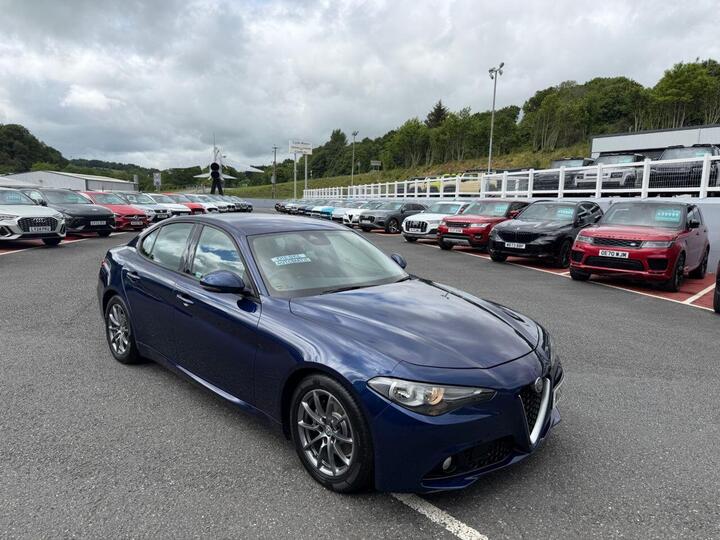 Alfa Romeo GIULIA 2.2 TD Super Auto Euro 6 (s/s) 4dr Alfa Romeo GIULIA 2.2 TD Super Auto Euro 6 (s/s) 4dr