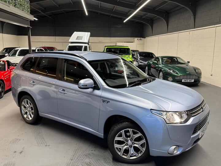 Mitsubishi Outlander 2.0h 12kWh GX3h CVT 4WD Euro 5 (s/s) 5dr Mitsubishi Outlander 2.0h 12kWh GX3h CVT 4WD Euro 5 (s/s) 5dr
