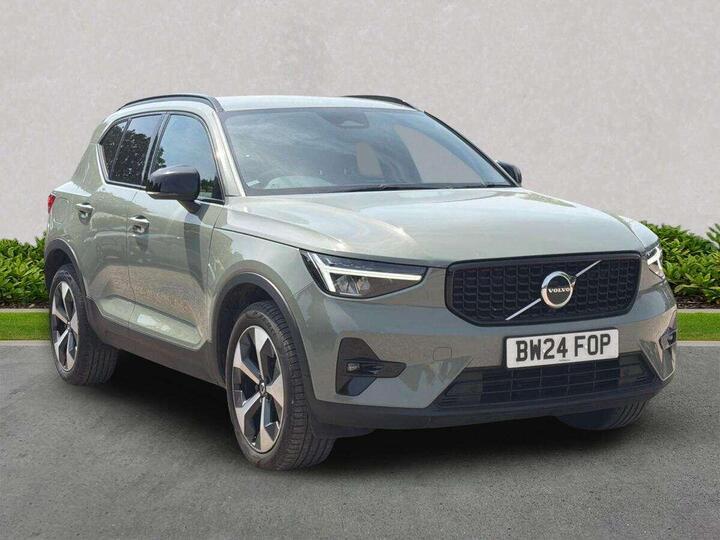 Volvo XC40 2.0 B3 MHEV Plus Dark DCT Auto Euro 6 (s/s) 5dr