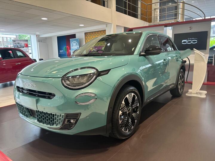 Fiat 600 54kWh La Prima Auto 5dr