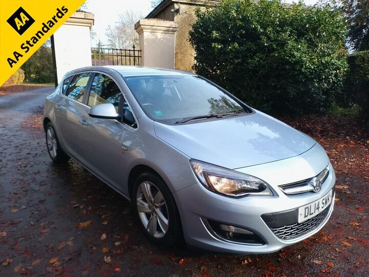 Vauxhall ASTRA 1.6 16v SRi Euro 5 5dr Vauxhall ASTRA 1.6 16v SRi Euro 5 5dr