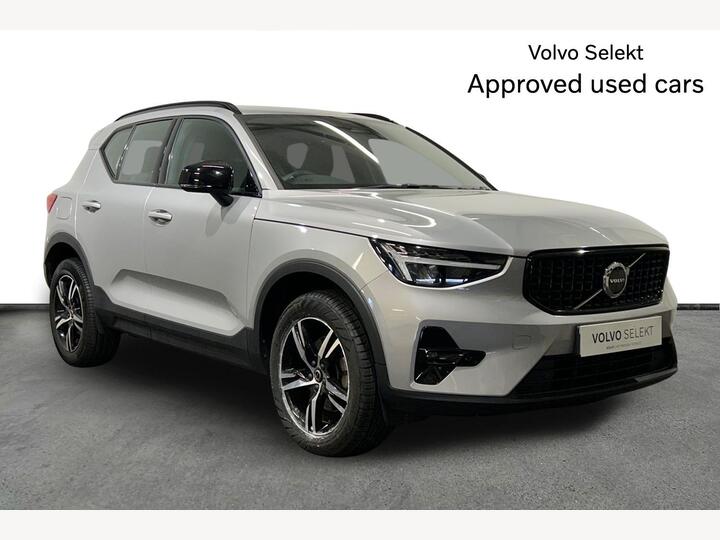 Volvo XC40 2.0 B3 MHEV Plus Dark DCT Auto Euro 6 (s/s) 5dr