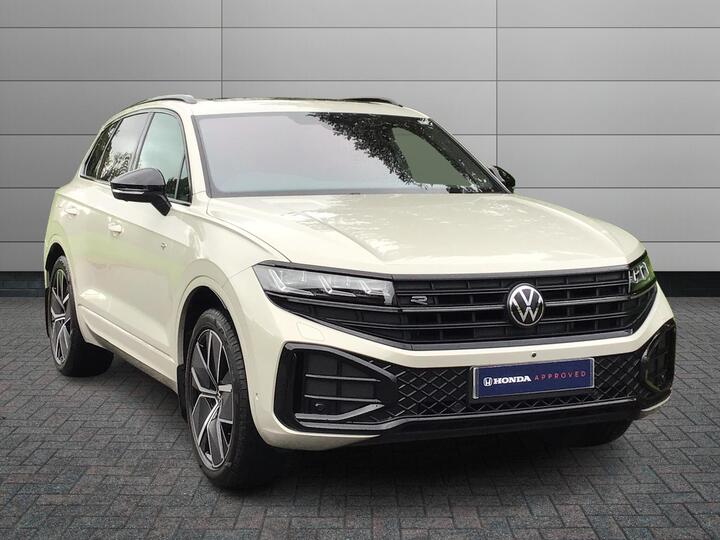 Volkswagen Touareg 3.0 TDI V6 Black Edition Tiptronic 4Motion Euro 6 (s/s) 5dr Volkswagen Touareg 3.0 TDI V6 Black Edition Tiptronic 4Motion Euro 6 (s/s) 5dr