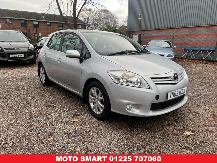 Toyota AURIS 1.6 V-Matic Colour Collection Euro 5 5dr