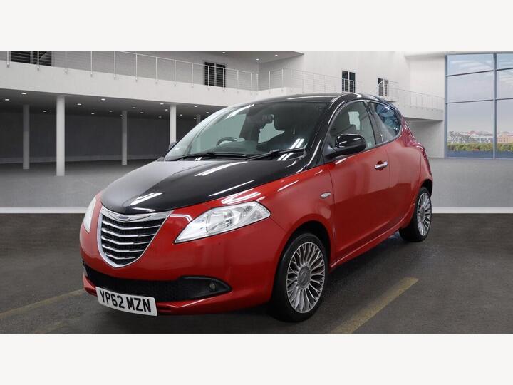Chrysler Ypsilon 1.2 Black&Red Euro 5 (s/s) 5dr