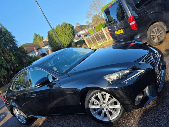 Lexus IS 2.5 300h Luxury E-CVT Euro 5 (s/s) 4dr