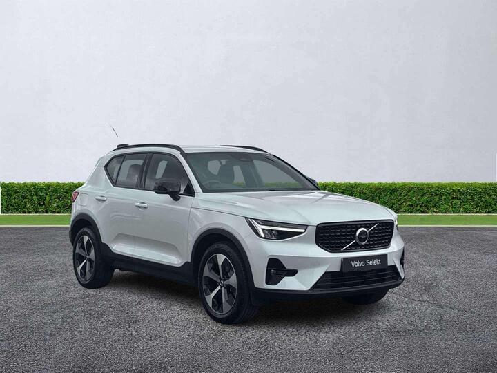 Volvo XC40 2.0 B3 MHEV Plus Dark DCT Auto Euro 6 (s/s) 5dr