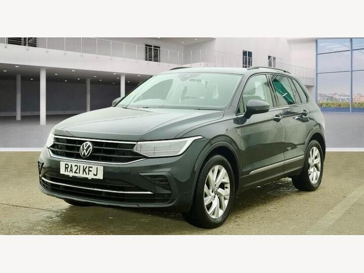 Volkswagen Tiguan 2.0 TDI Life Euro 6 (s/s) 5dr Volkswagen Tiguan 2.0 TDI Life Euro 6 (s/s) 5dr