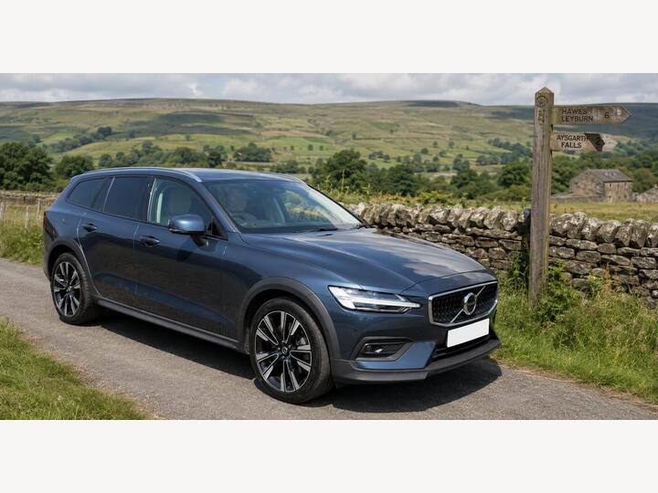 Volvo V60 Cross Country 2.0 B5 MHEV Plus Auto AWD Euro 6 (s/s) 5dr