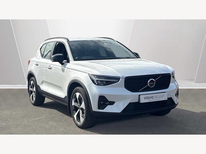 Volvo XC40 2.0 B3 MHEV Plus Dark DCT Auto Euro 6 (s/s) 5dr