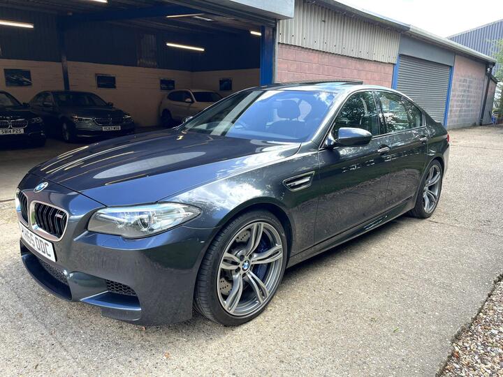 BMW M5 4.4 V8 DCT Euro 6 (s/s) 4dr