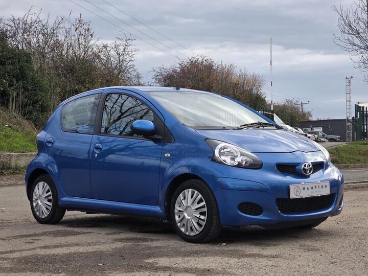 Toyota AYGO 1.0 VVT-i Blue Euro 5 5dr Toyota AYGO 1.0 VVT-i Blue Euro 5 5dr
