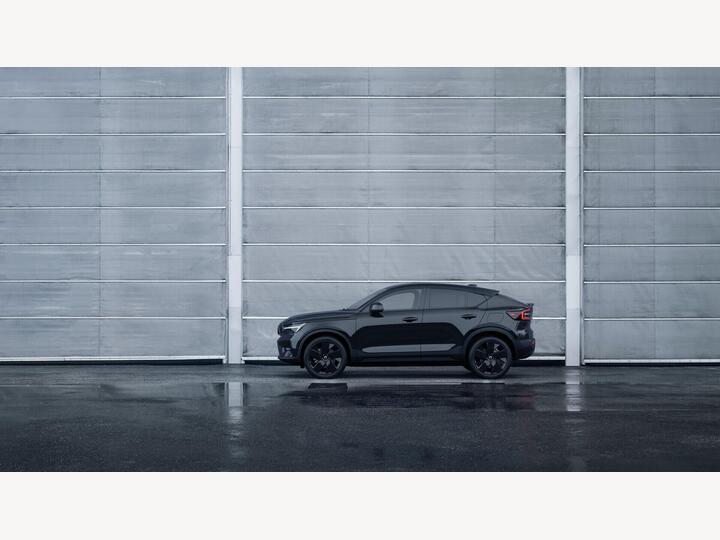 Volvo EC40 Single Motor Extended Range 82kWh Plus Pro Black Edition Auto 5dr