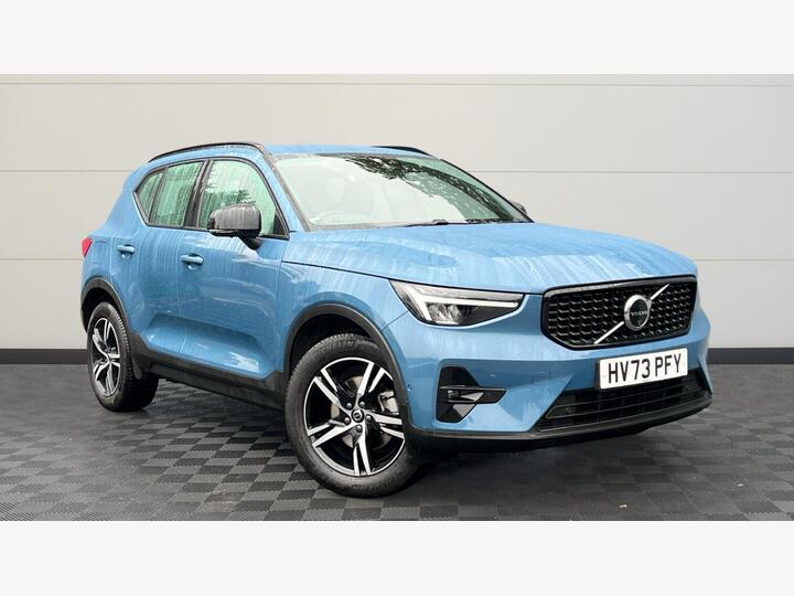 Volvo XC40 2.0 B3 MHEV Plus Dark DCT Auto Euro 6 (s/s) 5dr
