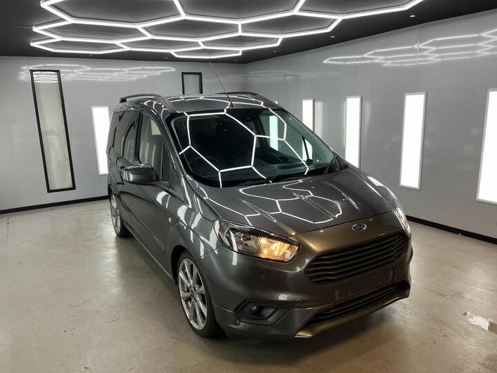 Ford Tourneo Courier 1.5 TDCi Zetec Euro 6 5dr Ford Tourneo Courier 1.5 TDCi Zetec Euro 6 5dr