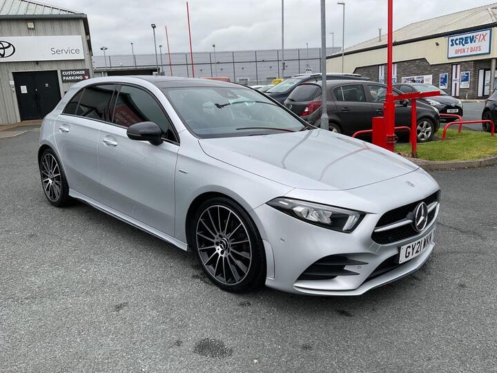 Mercedes-Benz A CLASS 2.0 A200d Exclusive Edition 8G-DCT Euro 6 (s/s) 5dr Mercedes-Benz A CLASS 2.0 A200d Exclusive Edition 8G-DCT Euro 6 (s/s) 5dr