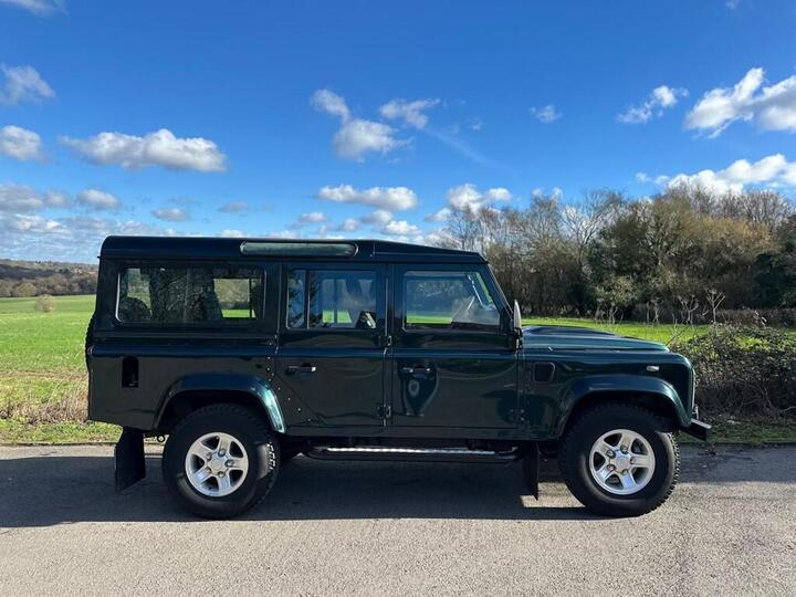 Land Rover Defender 110 2.2 TDCi XS Station Wagon 4WD MWB Euro 5 5dr Land Rover Defender 110 2.2 TDCi XS Station Wagon 4WD MWB Euro 5 5dr