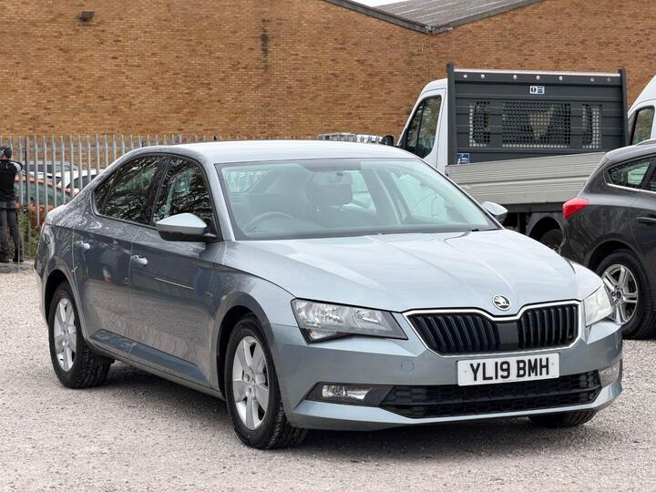 Skoda SUPERB 2.0 TDI S Euro 6 (s/s) 5dr Skoda SUPERB 2.0 TDI S Euro 6 (s/s) 5dr