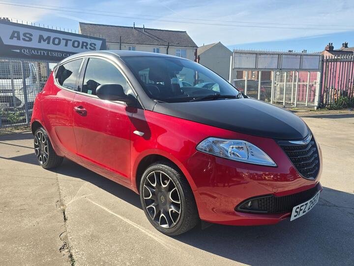 Chrysler Ypsilon 1.2 S-Series Euro 5 (s/s) 5dr Chrysler Ypsilon 1.2 S-Series Euro 5 (s/s) 5dr