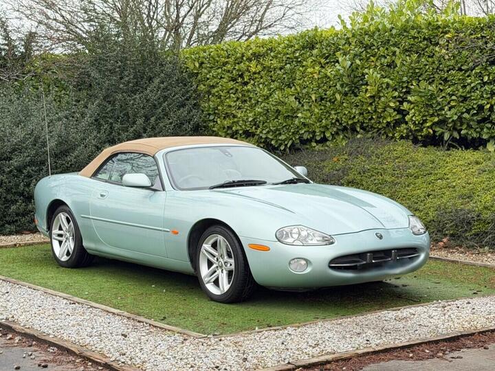 Jaguar XK8 CONVERTIBLE 4.2 2dr