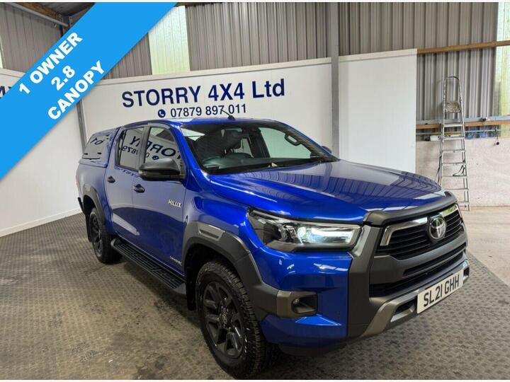 Toyota HI-LUX 2.8 D-4D Invincible X 4WD Euro 6 (s/s) 4dr Toyota HI-LUX 2.8 D-4D Invincible X 4WD Euro 6 (s/s) 4dr