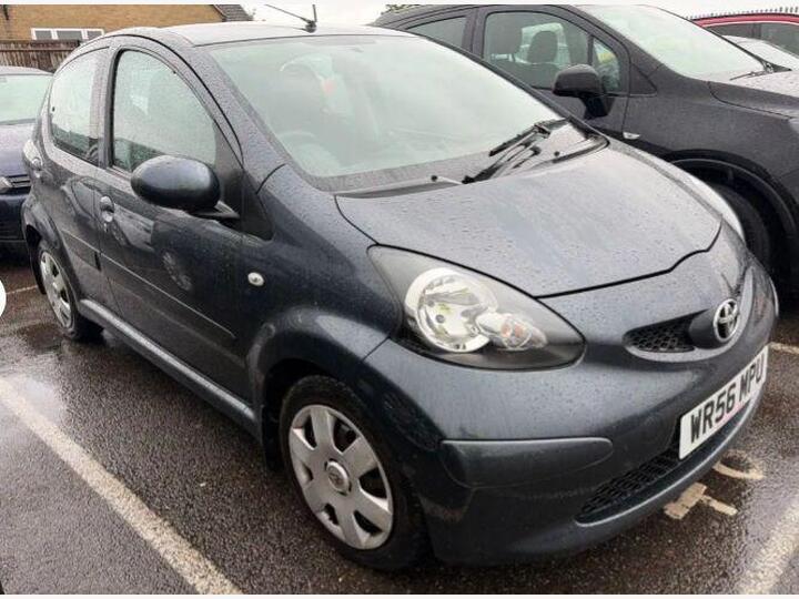 Toyota AYGO 1.0 VVT-i + Euro 4 5dr Toyota AYGO 1.0 VVT-i + Euro 4 5dr