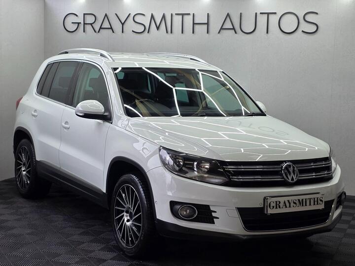 Volkswagen Tiguan 2.0 TDI BlueMotion Tech Match 4WD Euro 5 (s/s) 5dr Volkswagen Tiguan 2.0 TDI BlueMotion Tech Match 4WD Euro 5 (s/s) 5dr