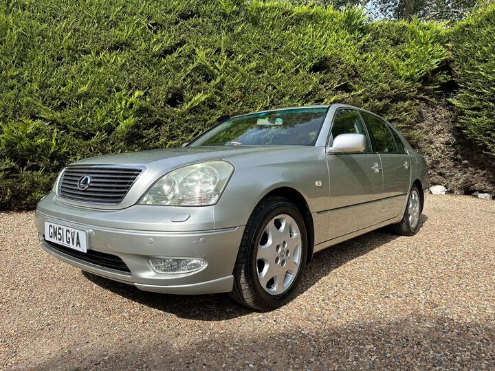 Lexus LS V8