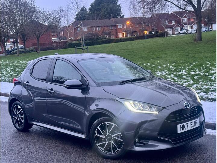 Toyota Yaris 1.5 VVT-h Design E-CVT Euro 6 (s/s) 5dr Toyota Yaris 1.5 VVT-h Design E-CVT Euro 6 (s/s) 5dr