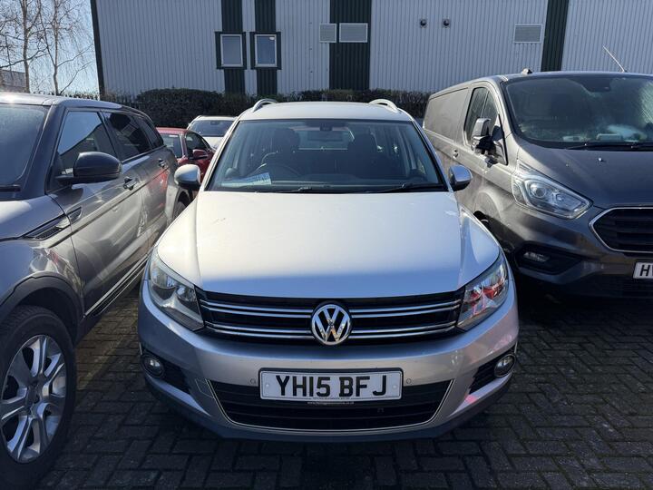 Volkswagen Tiguan 2.0 TDI BlueMotion Tech Match 2WD Euro 5 (s/s) 5dr Volkswagen Tiguan 2.0 TDI BlueMotion Tech Match 2WD Euro 5 (s/s) 5dr
