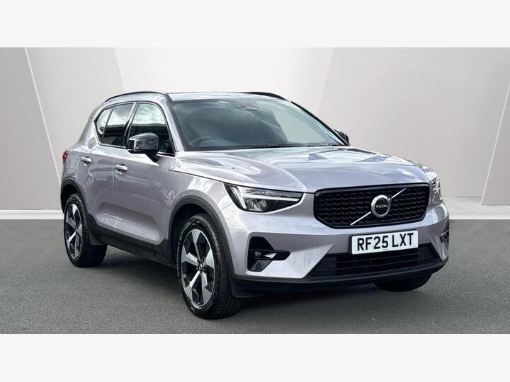 Volvo XC40 2.0 B4 MHEV Plus Dark DCT Auto Euro 6 (s/s) 5dr