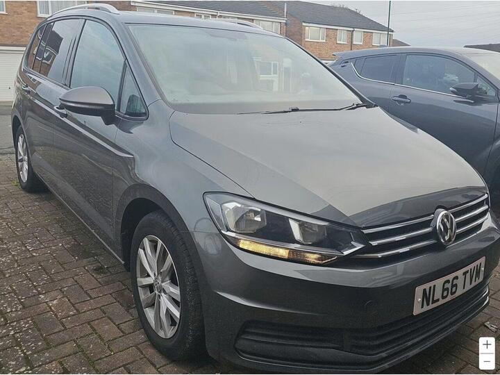 Volkswagen Touran 1.2 TSI BlueMotion Tech SE Family Euro 6 (s/s) 5dr Volkswagen Touran 1.2 TSI BlueMotion Tech SE Family Euro 6 (s/s) 5dr