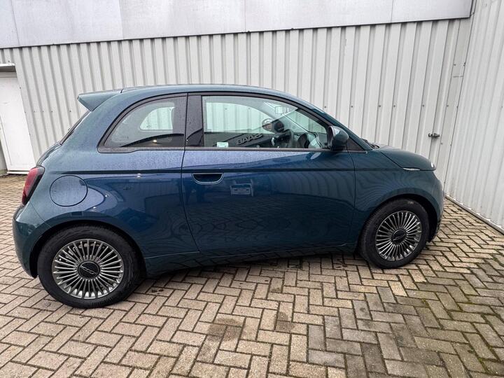 Fiat 500e 42kWh Icon Auto 3dr